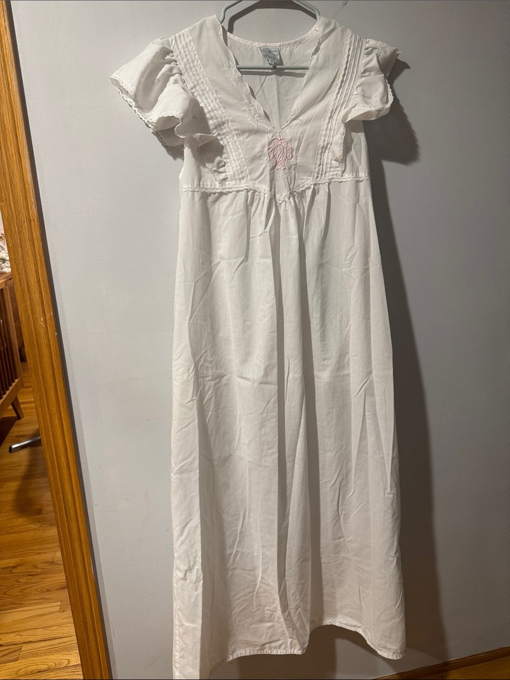 GILLIGAN & O'Malley• white embroidered nightgown